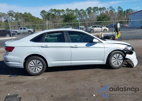2019 Volkswagen Jetta 1.4T R-Line/1.4T S/1.4T Se z USA, uszkodzony, nr VIN 3VWC57BU3KM071164